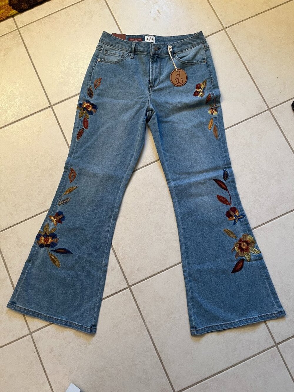 Driftwood Fiora Flare NWT Jeans Size 6 Floral Embroidered Boho Western